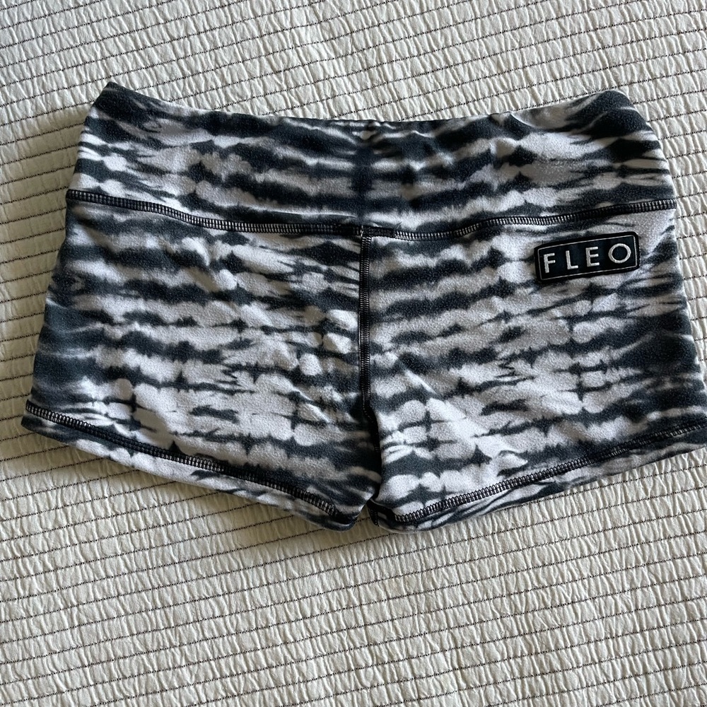 Fleo shorts 2.5”